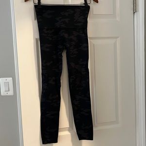 Spanx black camo leggings -M